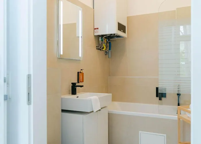Homey 2br Perfect For 4-6 Metro Close To Naschmarkt Apartamento