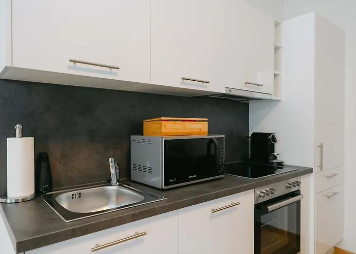 Homey 2br Perfect For 4-6 Metro Close To Naschmarkt