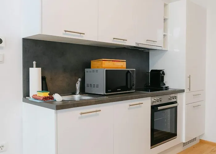 Homey 2br Perfect For 4-6 Metro Close To Naschmarkt