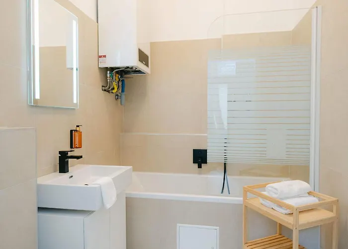 Homey 2br Perfect For 4-6 Metro Close To Naschmarkt Viena